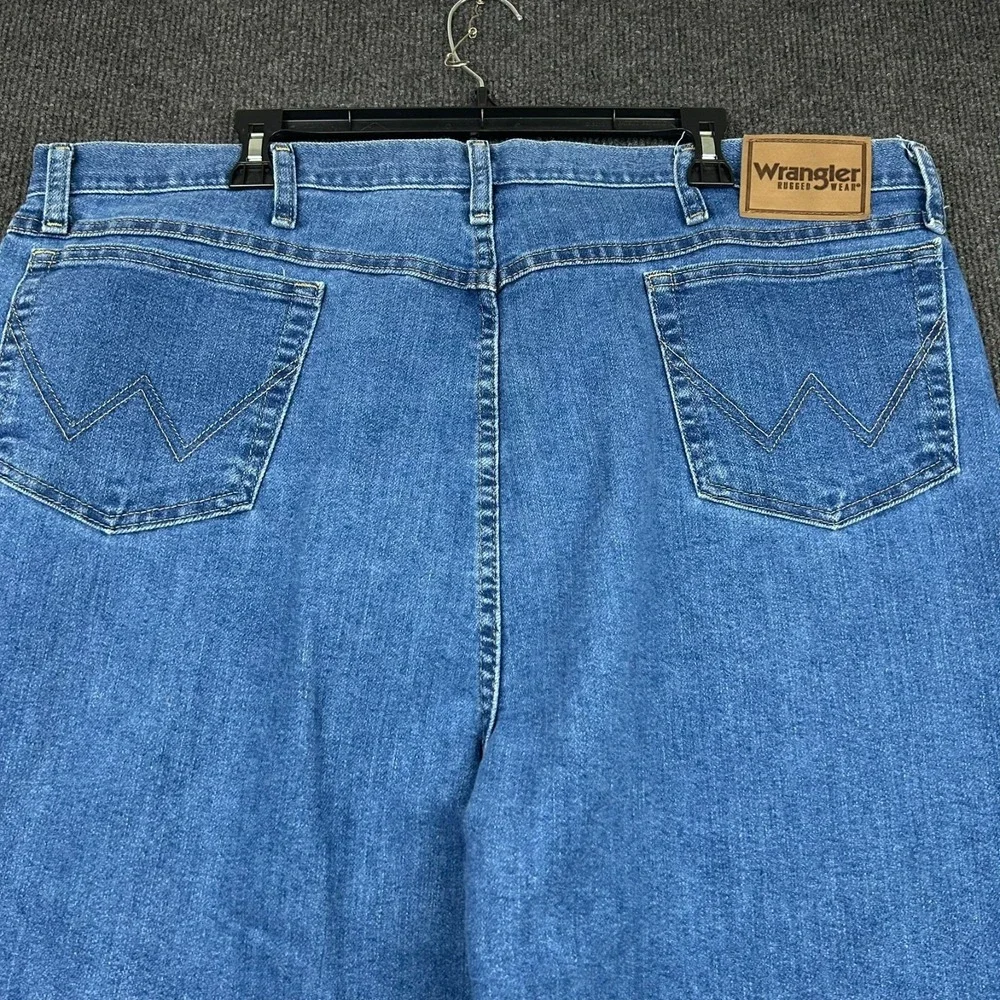 Wrangler Rugged Wear Jeans Mens 44x32 Blue Medium Wash Straight Denim Cowboy